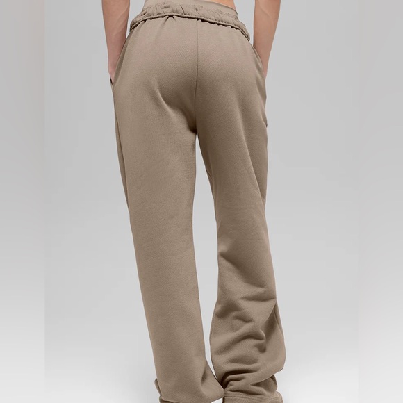 NWT Alo Accolade Straight Leg Sweatpant Gravel Size Medium - Picture 4 of 4